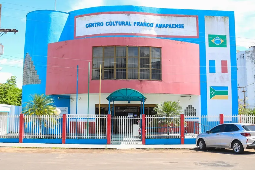 Foto da fachada da instituição Danielle Miterrand