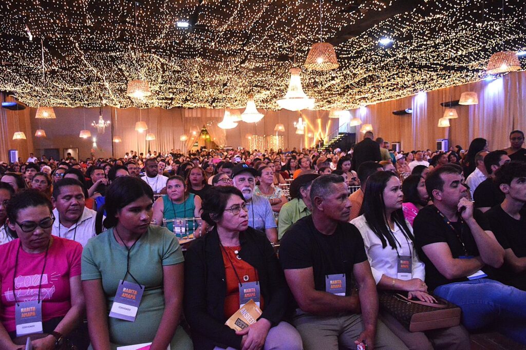 4116ca0f-6a97-4c33-a1be-45d9d8cb5444-1024x682 No 1º Fórum das Cidades do Amapá Prefeito Pedro DaLua assina ordens de serviço e anuncia energia solar em conjuntos habitacionais de Macapá